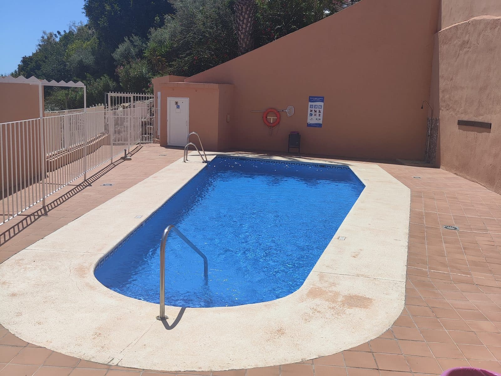 Complex pool